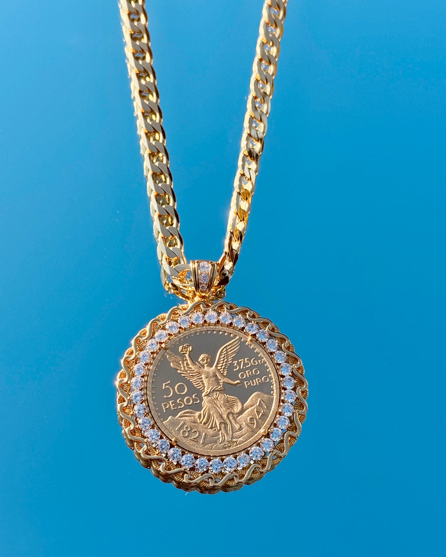 Centenario Legend Pendant & Necklace