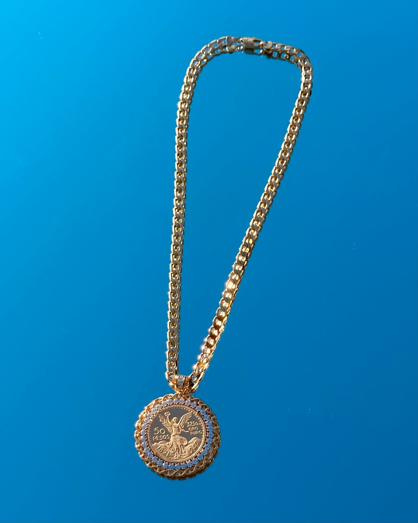 Centenario Legend Pendant & Necklace