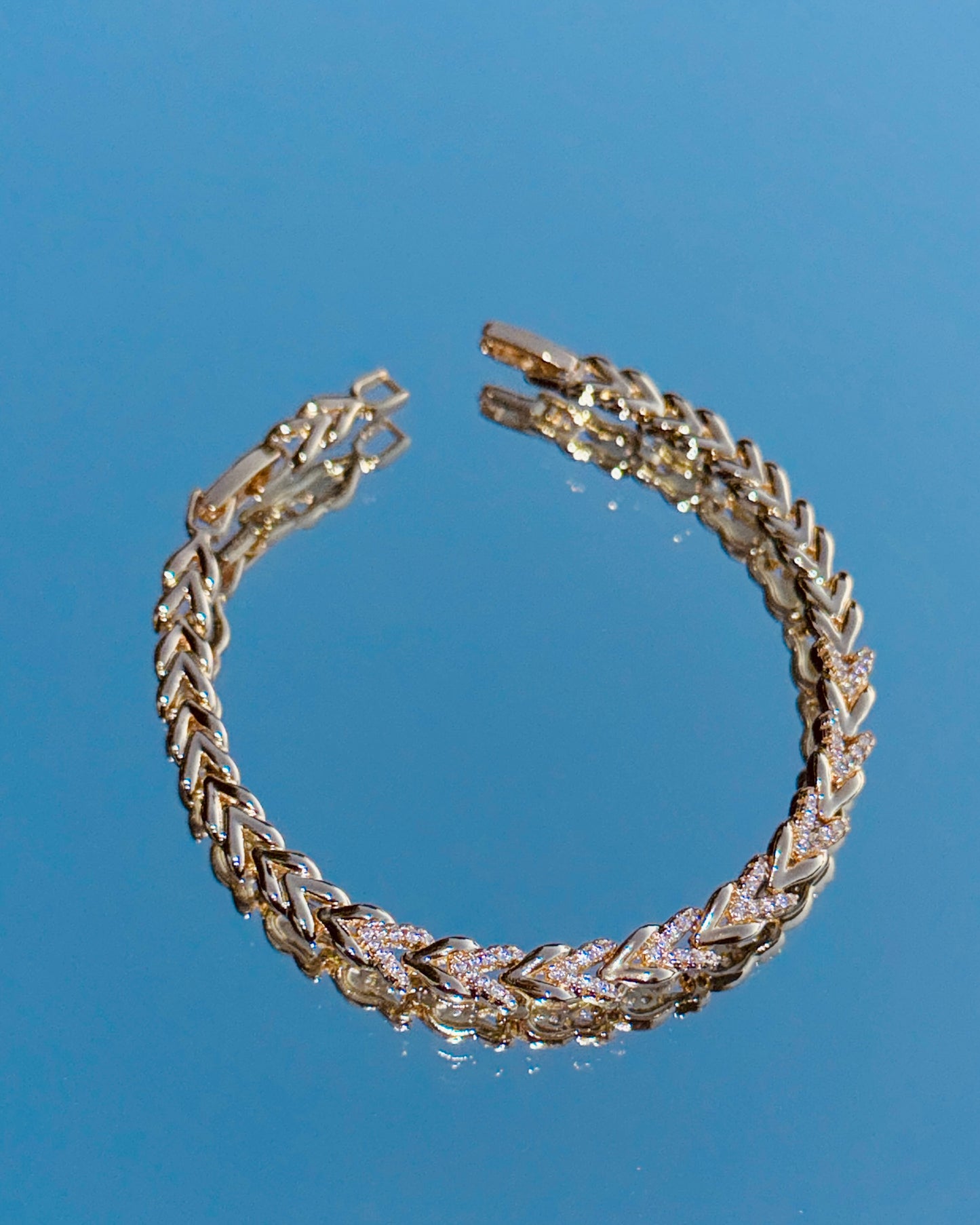 Golden Arrow Glam Bracelet ✨