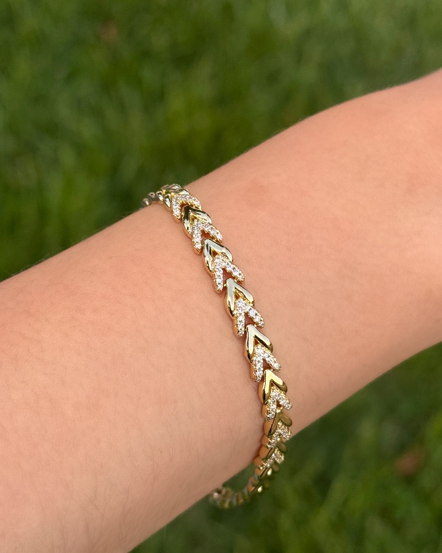 Golden Arrow Glam Bracelet ✨