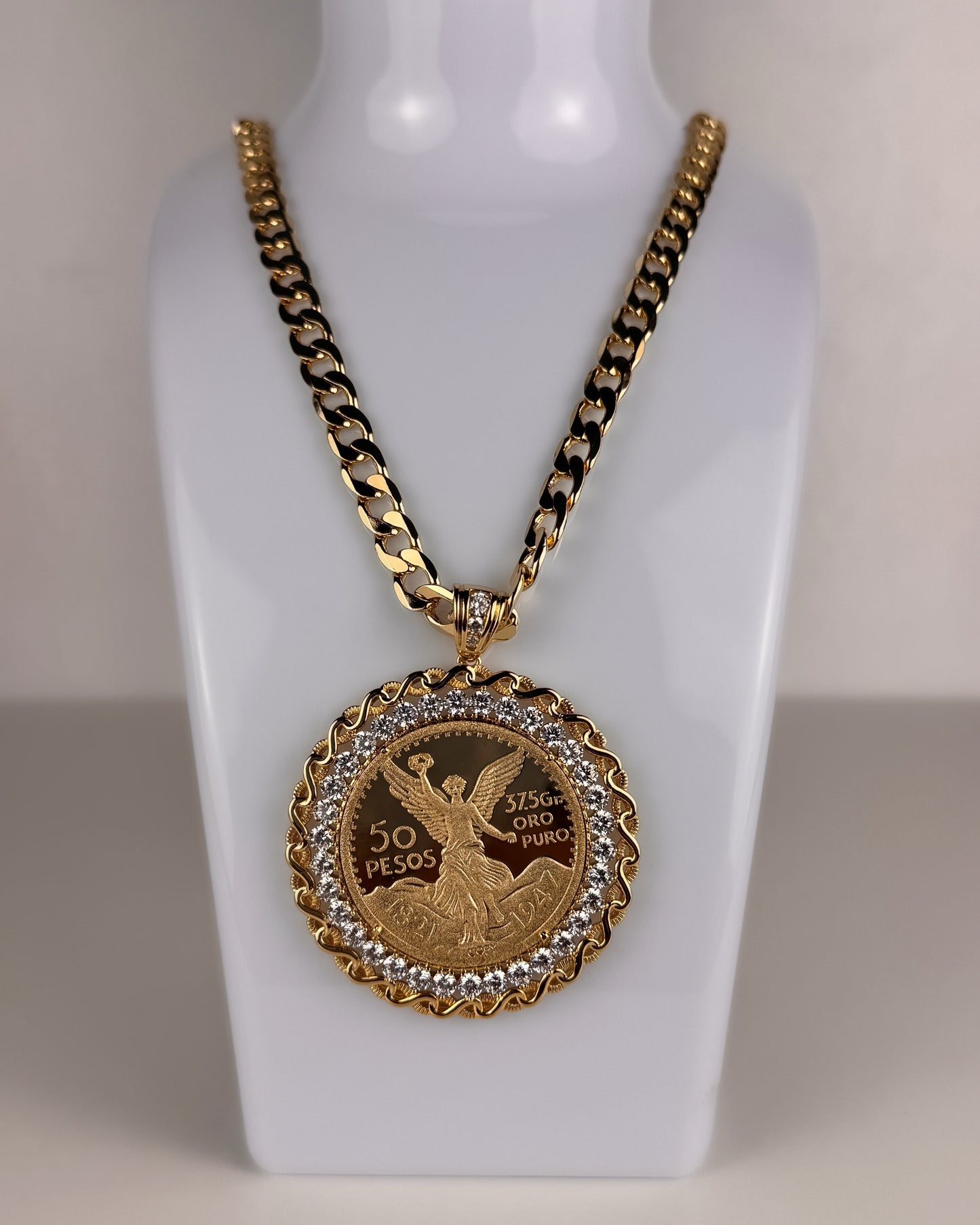 Centenario Legend Pendant & Necklace