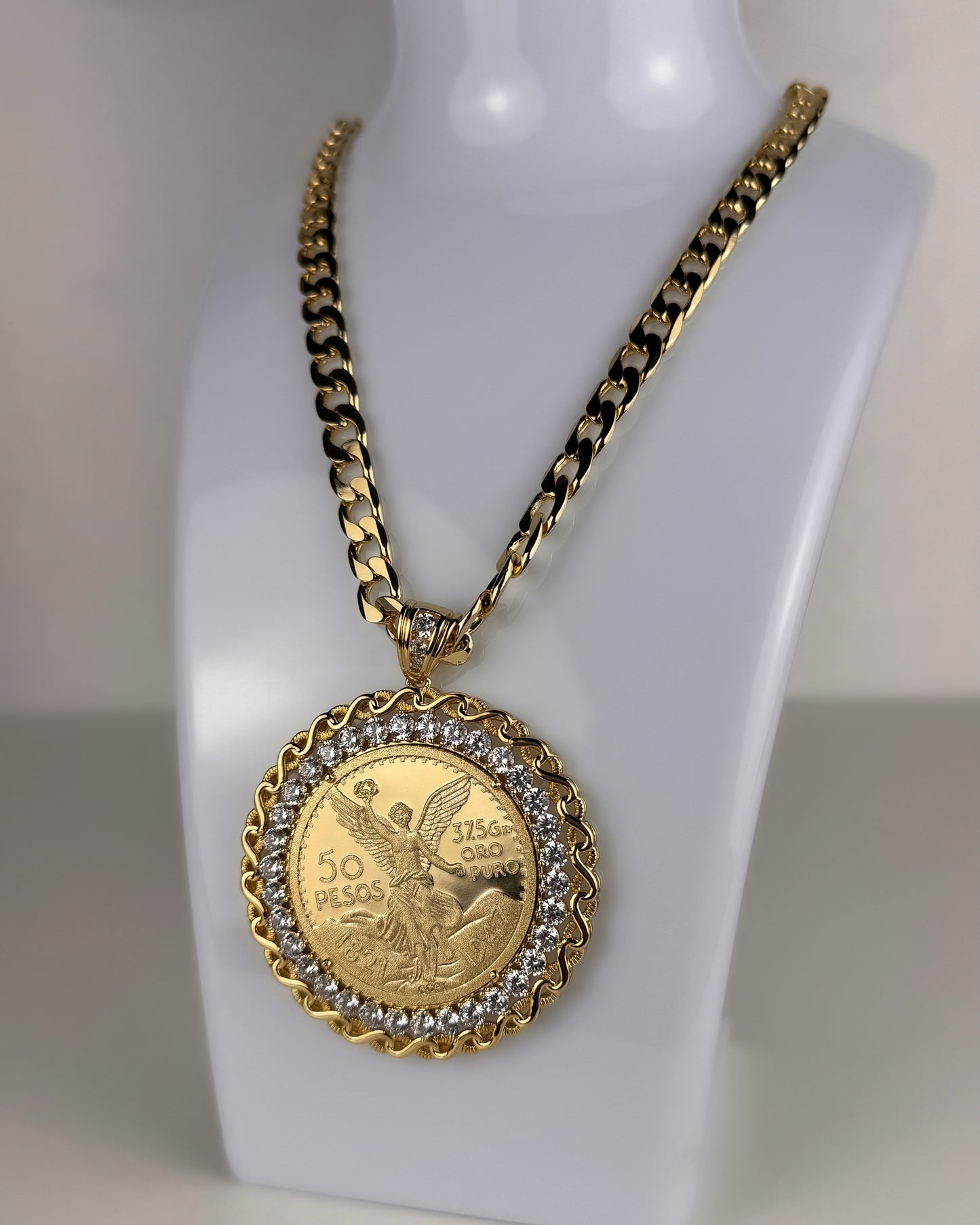 Centenario Legend Pendant & Necklace